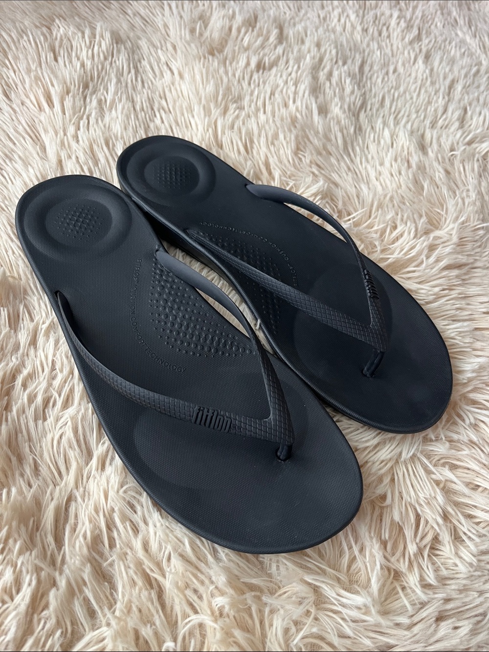 Black Contoured FitFlop Sandals